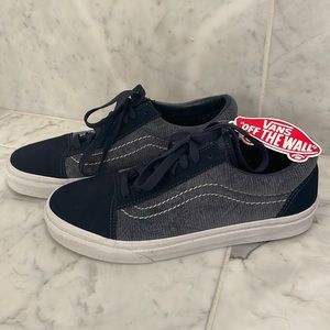 Never worn Vans, men 7.5/women 9